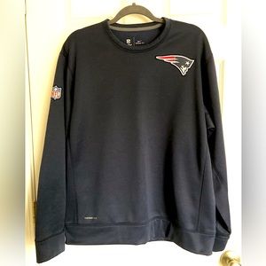Nike Men’s L NFL Patriots Therma-Fit Long Sleeve Fleece Shirt